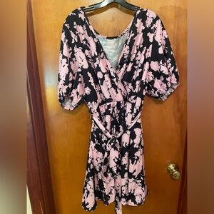 Lightweight casual dress in pink & black